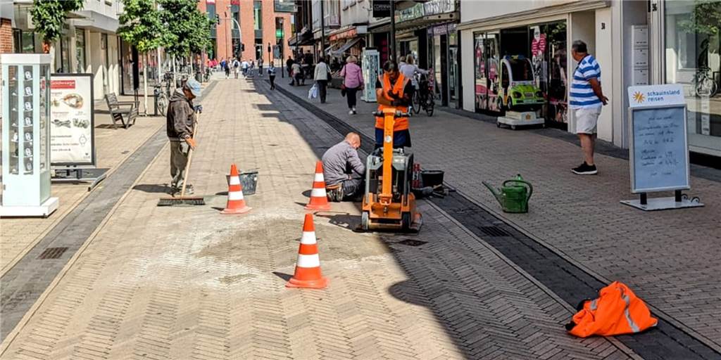 Pflasterschäden in der Fußgängerzone Dorsten: Bauarbeiter im Einsatz Bauarbeiter in der Dorstener Fußgängerzone.