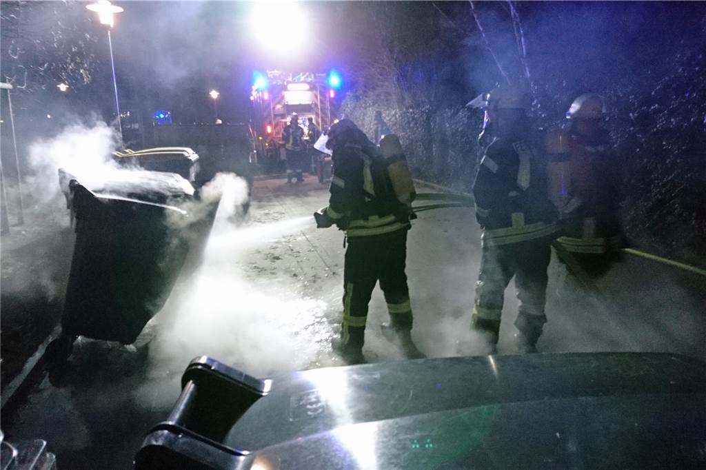 Brandstiftung: 5. Fall innerhalb weniger Monate an der Sekundarschule Ein Trupp unter Atemschutz hatte die Flammen schnell im Griff.