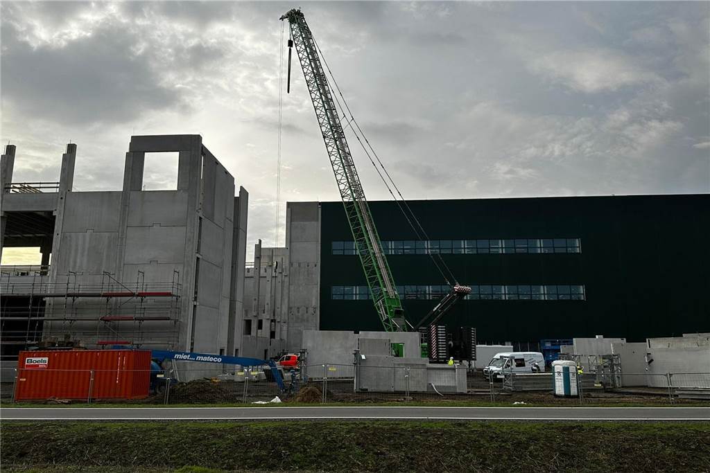 Tödlicher Arbeitsunfall auf Levi´s-Baustelle: Arbeiter abgestürzt Ein Überblick über die Baustelle des geplanten Distributionszentrums.