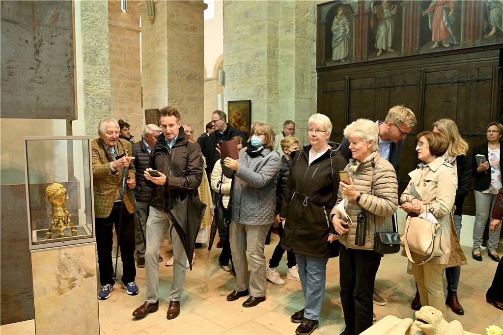 Cappenberg feiert 900-Jähriges mit Gast aus Rom und zwei Überraschungen Ein überraschendes Wiedersehen. der sogenannte Barbarossakopf wurde eigens zum Fest ausgestellt. Da die Sicherheitsvorkehrungen für das besondere Stück des Kirchenschatzes noch nicht abgeschlossen sind, bleibt es vorerst bei der einmaligen Präsentation.