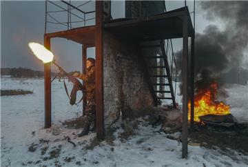 Ein Ukrainer auf einem Militär-Trainigscamp 90 Kilometer von Kiew entfernt am 13. Februar.