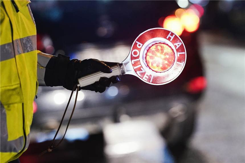 Nach Verfolgungsfahrt mit der Polizei: Dortmunder ist plötzlich bewusstlos Ein unter Drogen stehender Mann hat sich mit der Polizei in der Dortmunder Nordstadt eine Verfolgungsfahrt geliefert und mehrfach Haltesignale ignoriert. (Symbolbild)