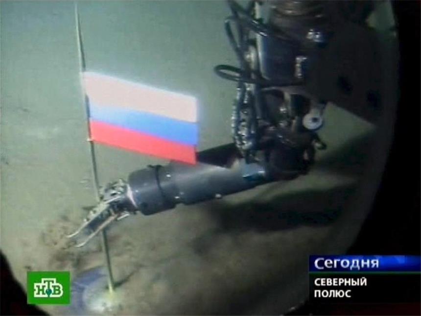 Russland stationiert Abwehrraketensysteme in der Arktis Ein Videograb des russischen Fernsehnachrichtensenders NTV zeigt ein russisches Mini-U-Boot, dessen Roboterarm bei einer Live-Übertragung im August 2007 demonstrativ die weiß-blau-rote Nationalflagge Russlands in den Meeresboden am Nordpol etwa 4261 Meter unterhalb der Meeresoberfläche steckt. Foto: NTV TV Grab/EPA
