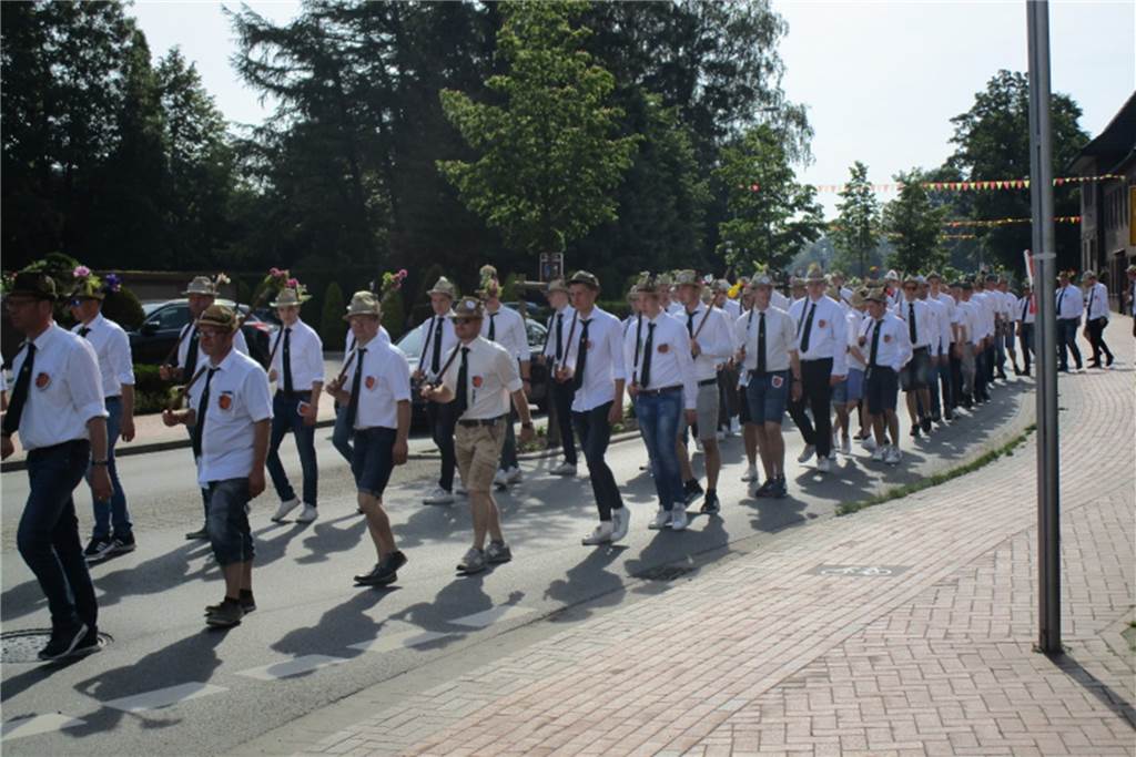 Nach Corona-Pause: Wieder Schützenfest-Feeling für alle Heeker Ein Vogelschießen gibt es nicht, aber für das "richtige" Schützenfestfeeling soll die Tracht der Schützen sorgen.