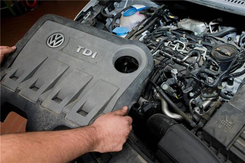 Ein vom Abgas-Skandal betroffener VW-Dieselmotor. Foto: Julian Stratenschulte