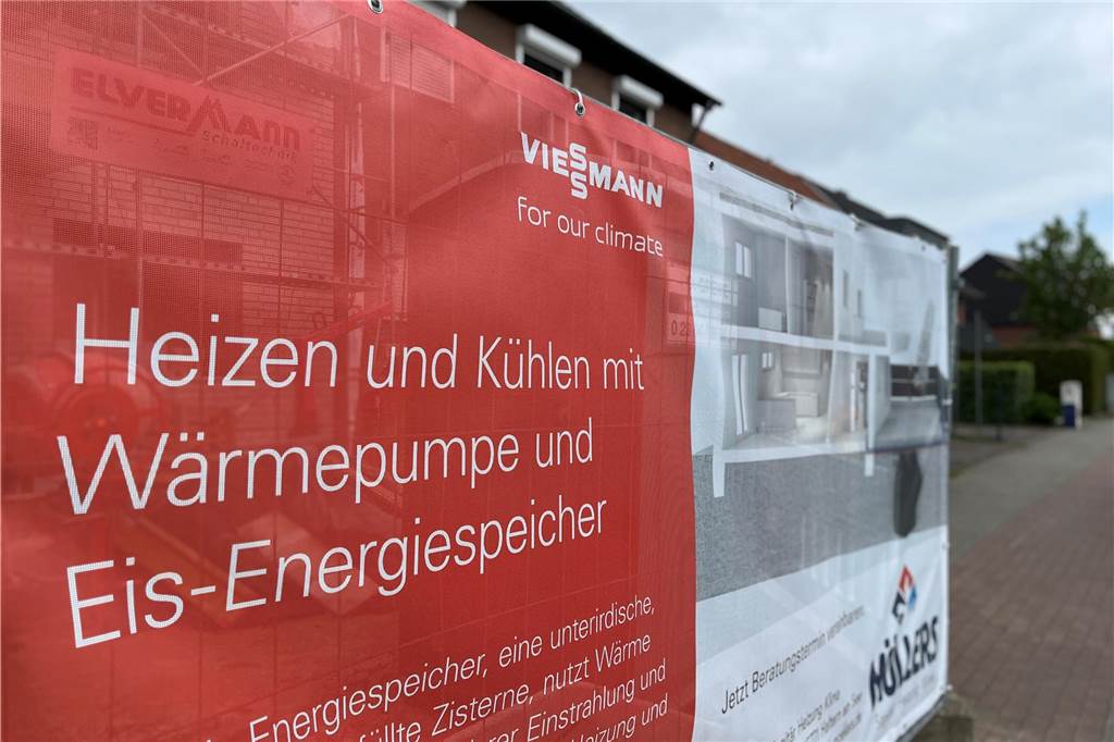 Eisspeicherheizung: Experten über Funktion, Vorteile und Förderungen Ein Bauschild in Haltern.