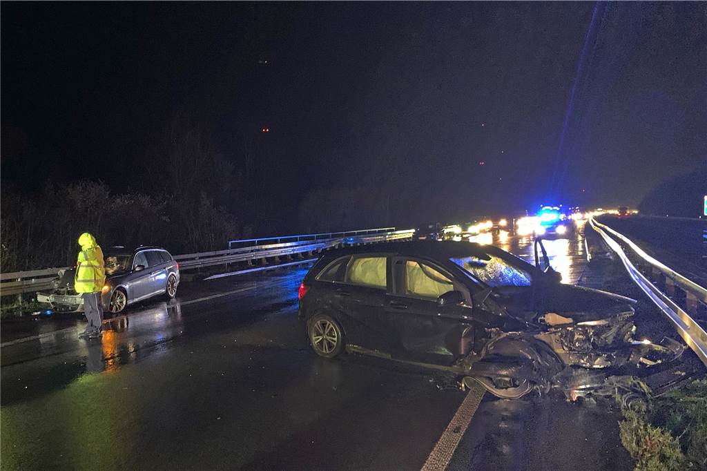 Langweilig, aber lebensgefährlich: Wieso kracht es so oft auf der A31? Ein Wochenende, zwei schwere Unfälle: Zwei Autofahrer wurden am 1. Februar 2020 verletzt.
