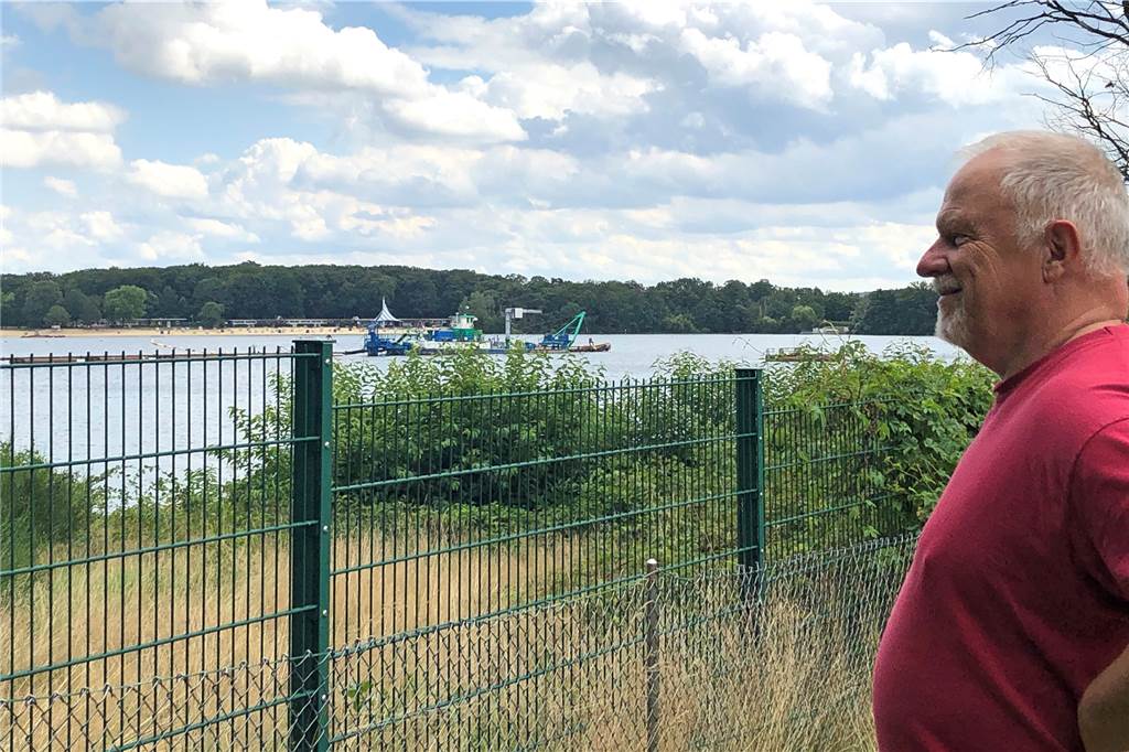 Das Haus am Halterner See: „Ich fühle mich wie ein Sonntagskind“ Ein Zaun trennt das Grundstück vom schmalen Seeufer.