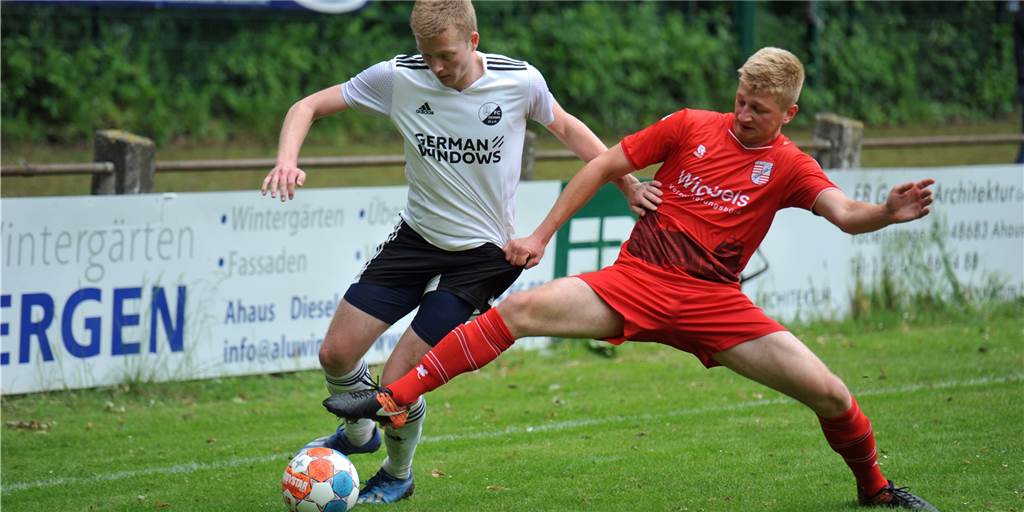 Ein Zehn-Tore-Spektakel lieferten die Eintracht mit Henning Grotenhoff (r.) und der FCO mit Daniel Bröring.