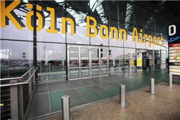 Ein Zugang zum Flughafen Köln-Bonn. Foto: Oliver Berg/Archiv