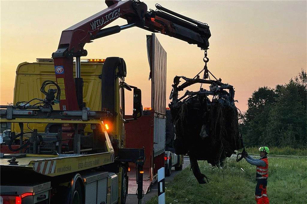 Eindrücke der Unfallstelle im Kreuz Dortmund/Unna von A44 und A1.