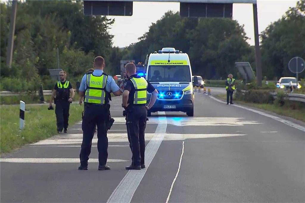 Eindrücke der Unfallstelle im Kreuz Dortmund/Unna von A44 und A1.