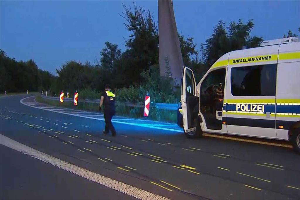 Eindrücke der Unfallstelle im Kreuz Dortmund/Unna von A44 und A1.