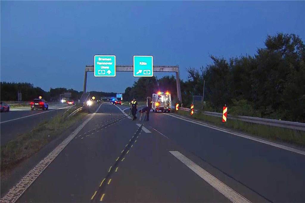 Eindrücke der Unfallstelle im Kreuz Dortmund/Unna von A44 und A1.
