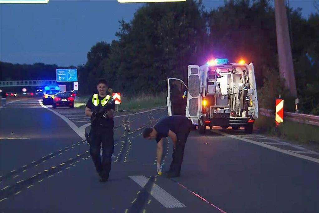 Eindrücke der Unfallstelle im Kreuz Dortmund/Unna von A44 und A1.