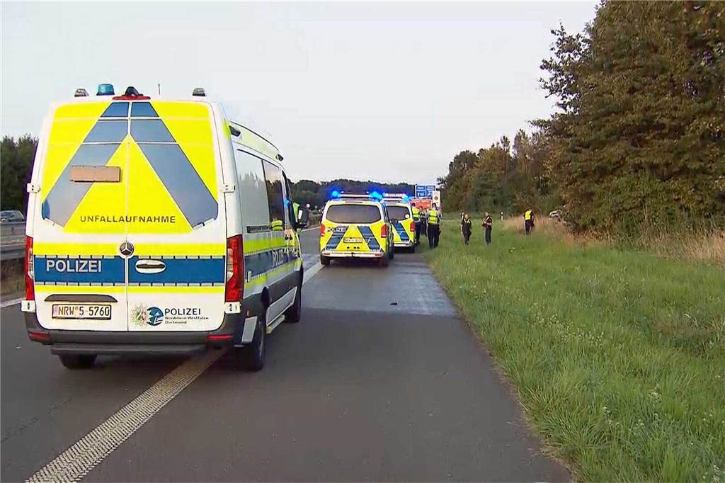 Eindrücke der Unfallstelle im Kreuz Dortmund/Unna von A44 und A1.