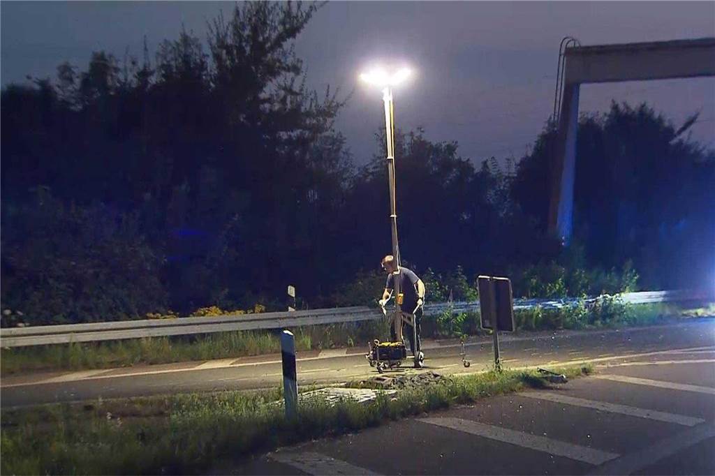 Eindrücke der Unfallstelle im Kreuz Dortmund/Unna von A44 und A1.