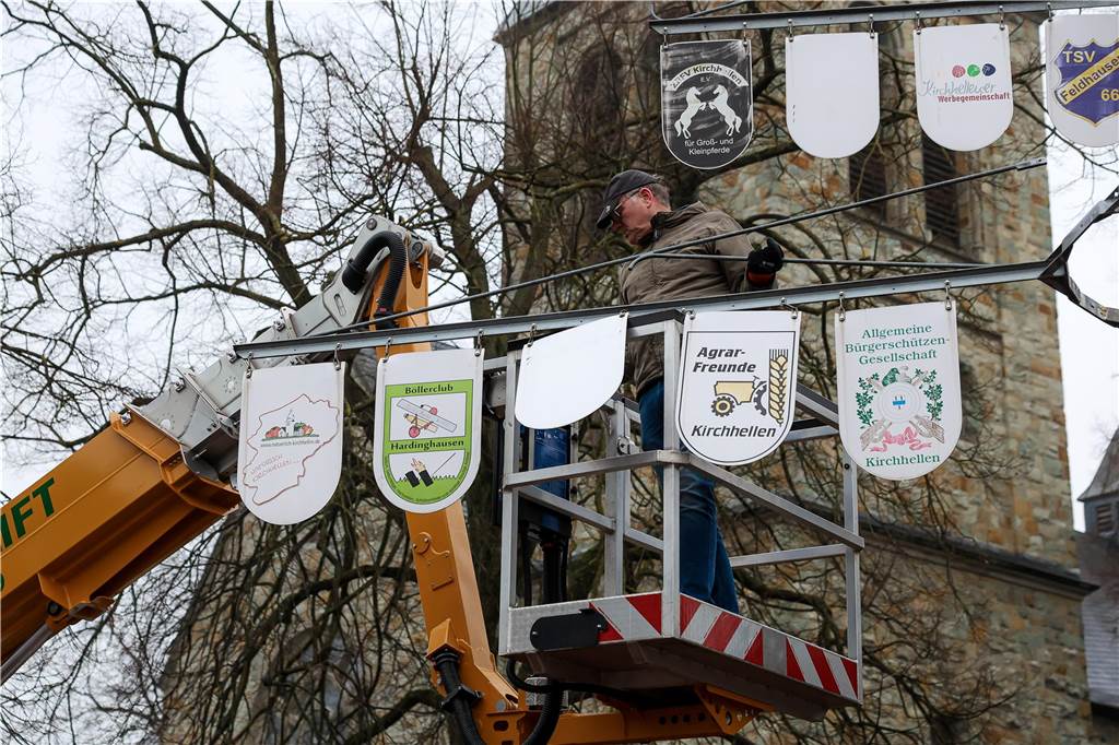 Eindrücke vom Abbau des Wappenbaums in Kirchhellen