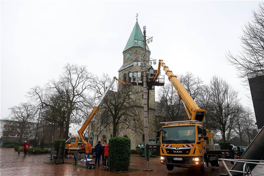 Eindrücke vom Abbau des Wappenbaums in Kirchhellen