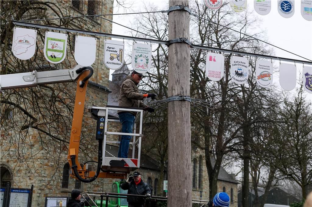 Eindrücke vom Abbau des Wappenbaums in Kirchhellen