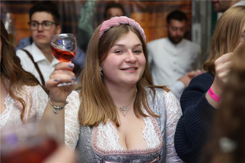 Oktoberfest: Hunderte Gäste feiern ausgelassen auf Schlingermanns Weide Eindrücke vom Ascheberger Oktoberfest am Samstag (12. Oktober).