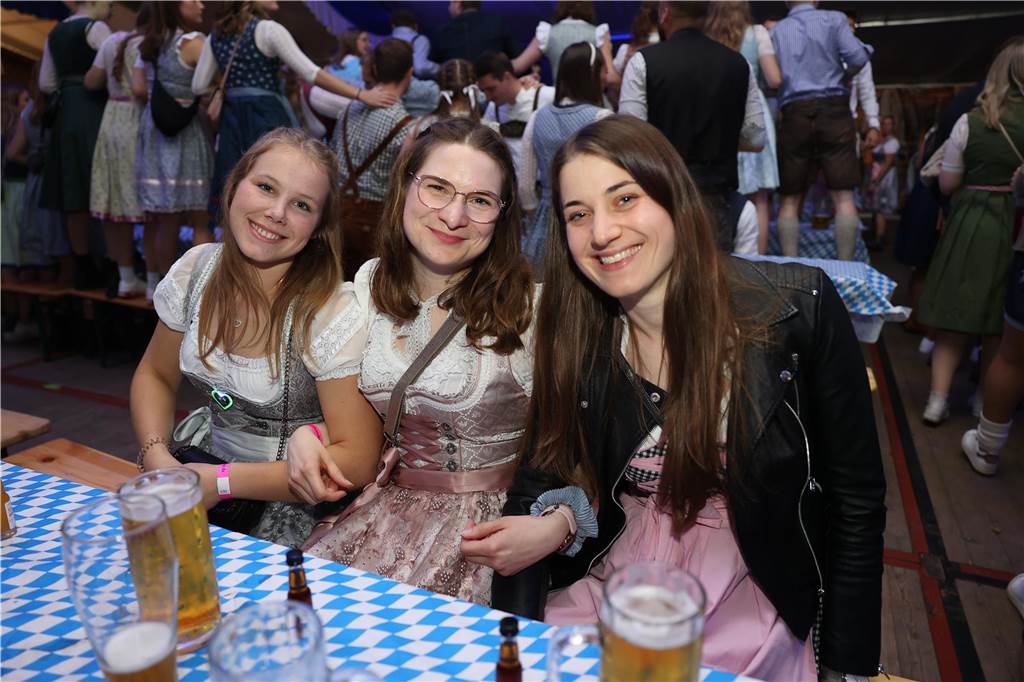 Oktoberfest: Hunderte Gäste feiern ausgelassen auf Schlingermanns Weide Eindrücke vom Ascheberger Oktoberfest am Samstag (12. Oktober).
