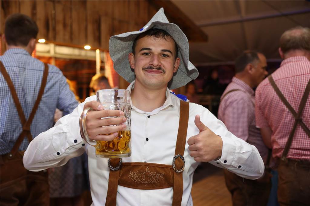 Oktoberfest: Hunderte Gäste feiern ausgelassen auf Schlingermanns Weide Eindrücke vom Ascheberger Oktoberfest am Samstag (12. Oktober).