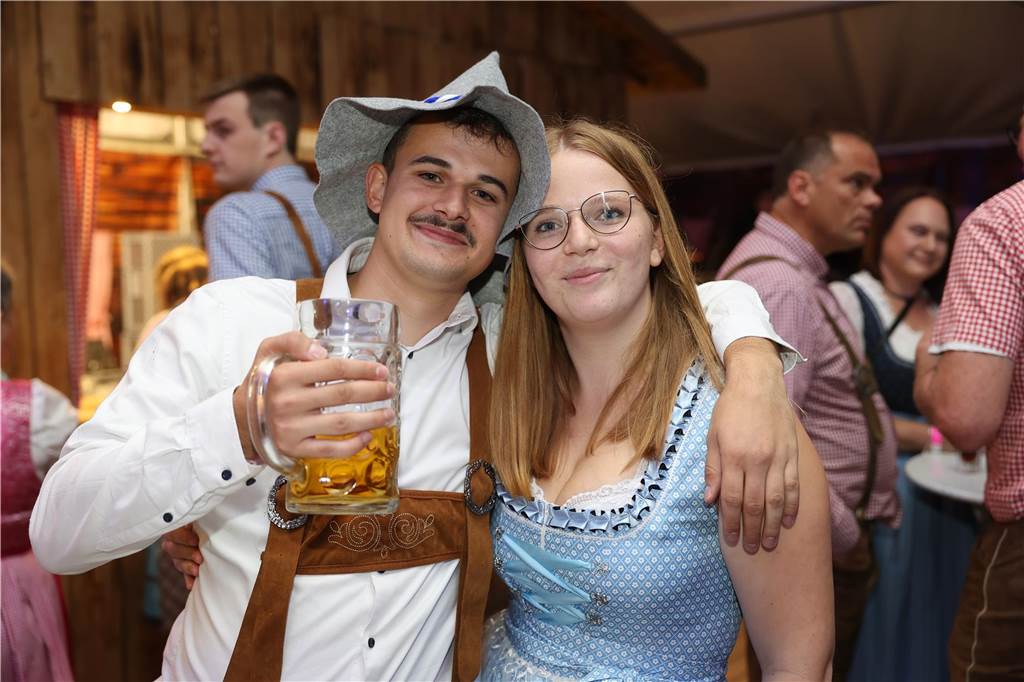 Oktoberfest: Hunderte Gäste feiern ausgelassen auf Schlingermanns Weide Eindrücke vom Ascheberger Oktoberfest am Samstag (12. Oktober).