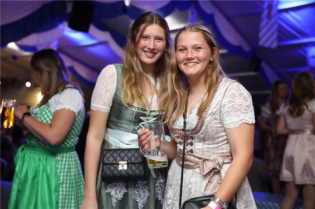 Oktoberfest: Hunderte Gäste feiern ausgelassen auf Schlingermanns Weide Eindrücke vom Ascheberger Oktoberfest am Samstag (12. Oktober).