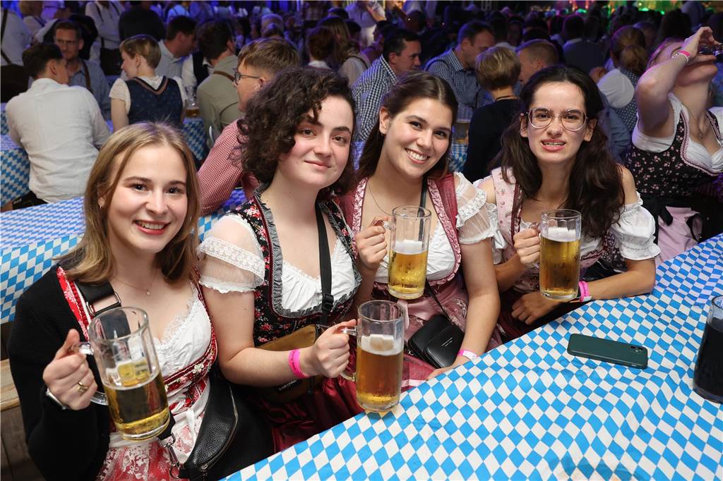 Oktoberfest: Hunderte Gäste feiern ausgelassen auf Schlingermanns Weide Eindrücke vom Ascheberger Oktoberfest am Samstag (12. Oktober).