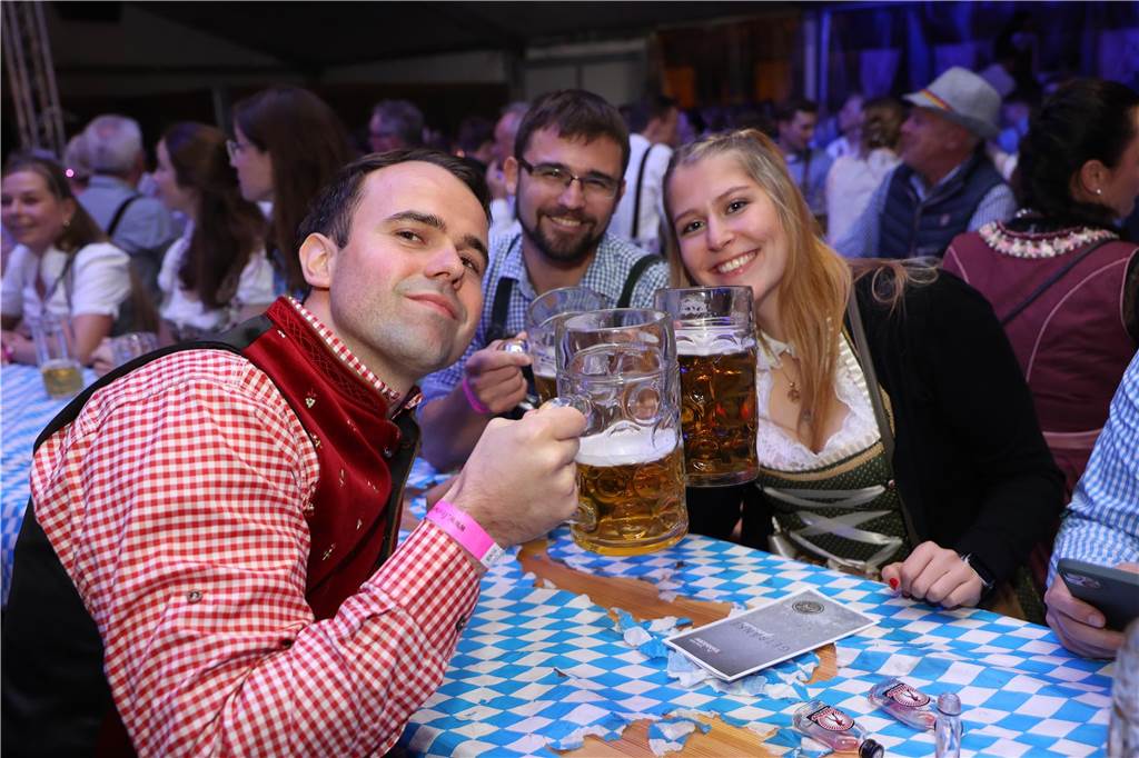 Oktoberfest: Hunderte Gäste feiern ausgelassen auf Schlingermanns Weide Eindrücke vom Ascheberger Oktoberfest am Samstag (12. Oktober).