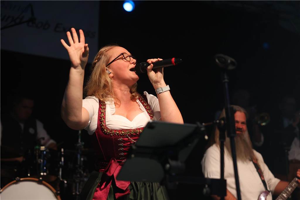 Oktoberfest: Hunderte Gäste feiern ausgelassen auf Schlingermanns Weide Eindrücke vom Ascheberger Oktoberfest am Samstag (12. Oktober).