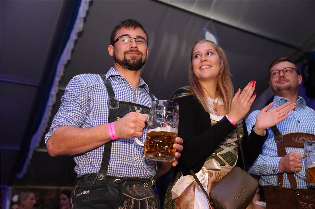 Oktoberfest: Hunderte Gäste feiern ausgelassen auf Schlingermanns Weide Eindrücke vom Ascheberger Oktoberfest am Samstag (12. Oktober).