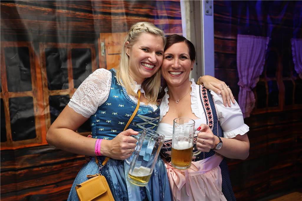 Oktoberfest: Hunderte Gäste feiern ausgelassen auf Schlingermanns Weide Eindrücke vom Ascheberger Oktoberfest am Samstag (12. Oktober).