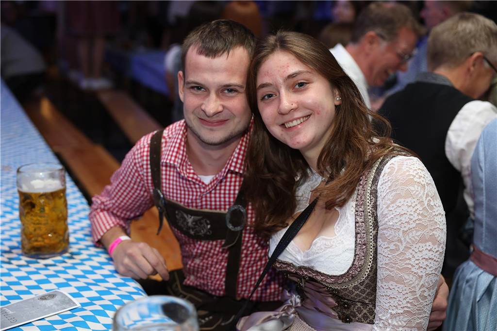 Oktoberfest: Hunderte Gäste feiern ausgelassen auf Schlingermanns Weide Eindrücke vom Ascheberger Oktoberfest am Samstag (12. Oktober).