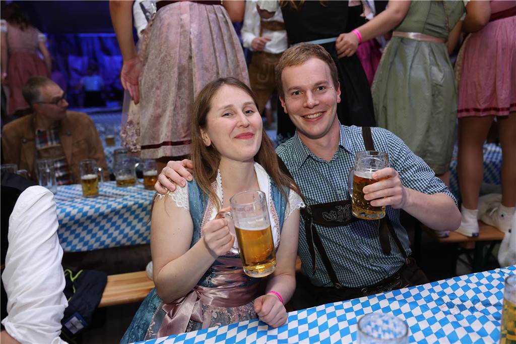 Oktoberfest: Hunderte Gäste feiern ausgelassen auf Schlingermanns Weide Eindrücke vom Ascheberger Oktoberfest am Samstag (12. Oktober).