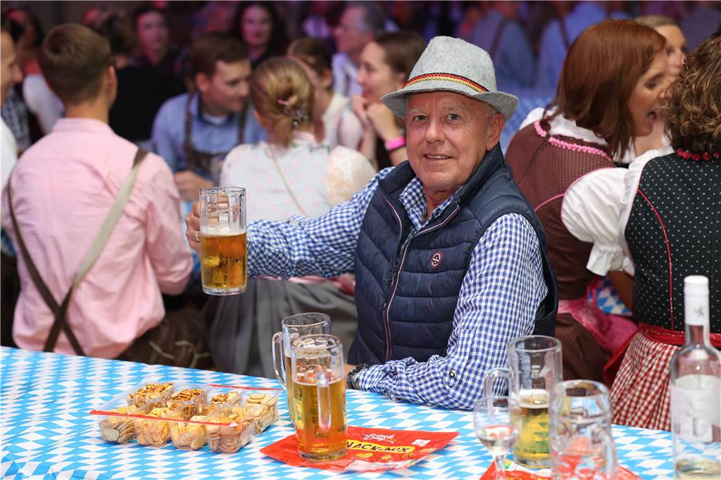 Oktoberfest: Hunderte Gäste feiern ausgelassen auf Schlingermanns Weide Eindrücke vom Ascheberger Oktoberfest am Samstag (12. Oktober).