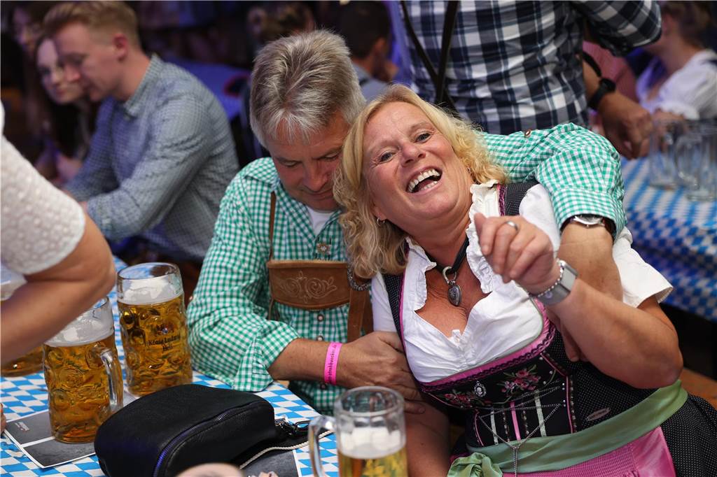 Oktoberfest: Hunderte Gäste feiern ausgelassen auf Schlingermanns Weide Eindrücke vom Ascheberger Oktoberfest am Samstag (12. Oktober).