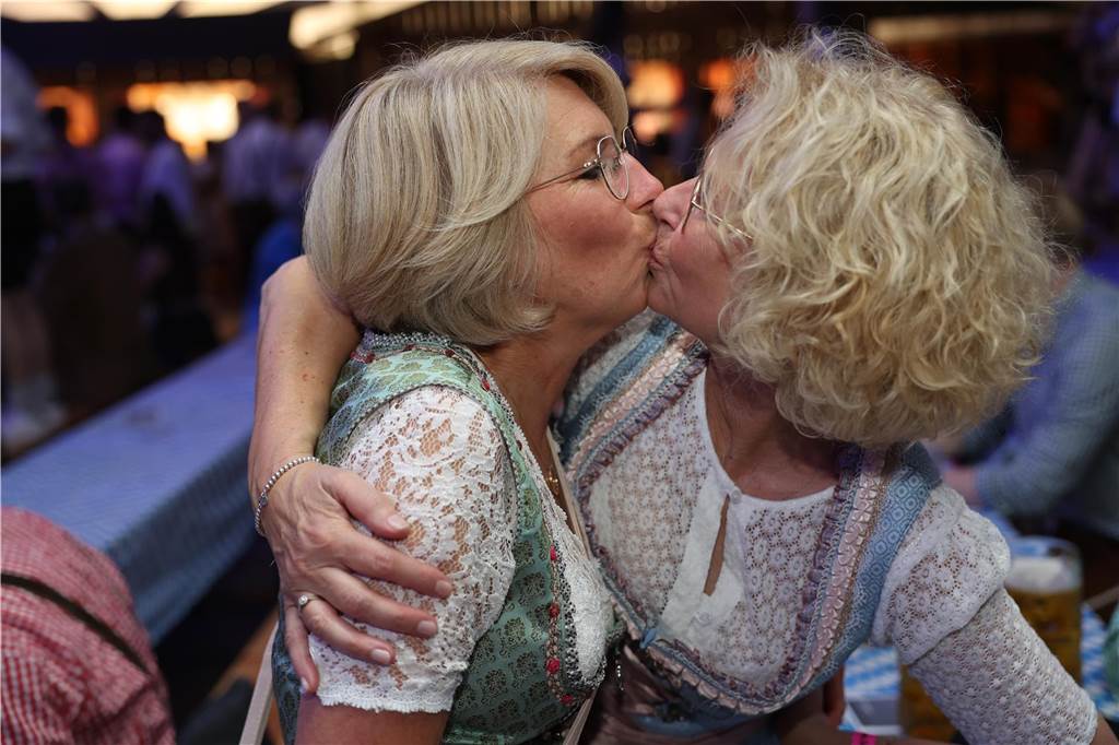 Oktoberfest: Hunderte Gäste feiern ausgelassen auf Schlingermanns Weide Eindrücke vom Ascheberger Oktoberfest am Samstag (12. Oktober).