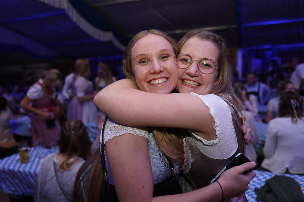 Oktoberfest: Hunderte Gäste feiern ausgelassen auf Schlingermanns Weide Eindrücke vom Ascheberger Oktoberfest am Samstag (12. Oktober).