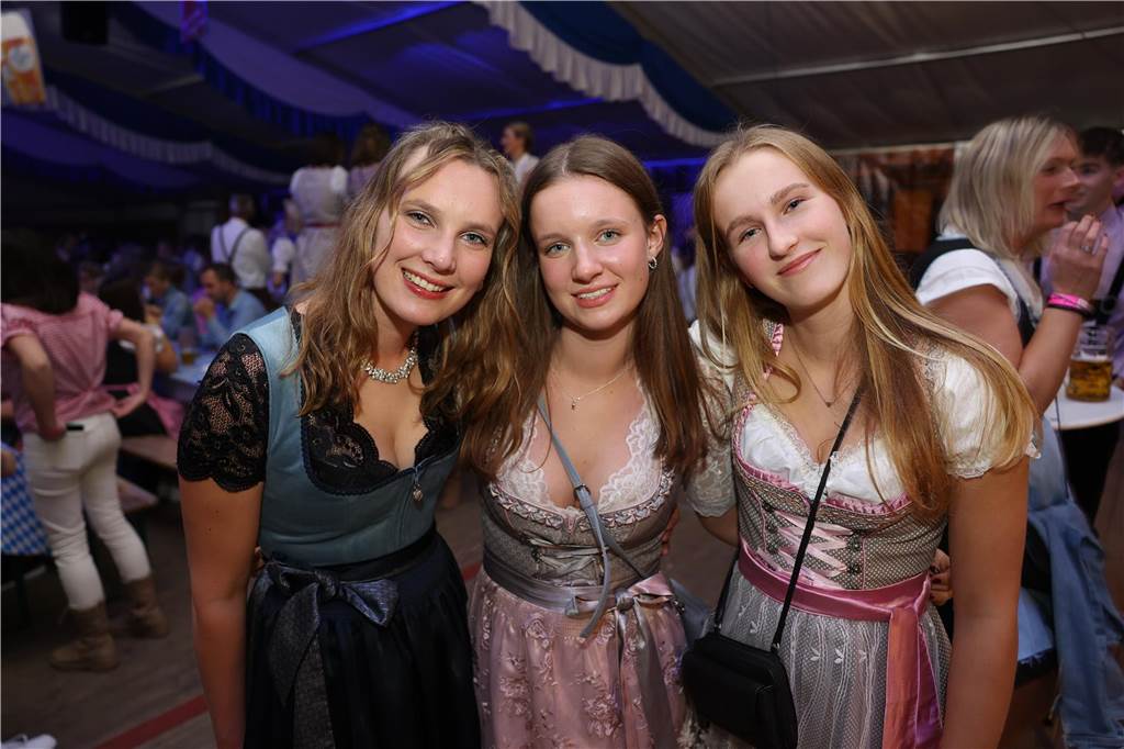 Oktoberfest: Hunderte Gäste feiern ausgelassen auf Schlingermanns Weide Eindrücke vom Ascheberger Oktoberfest am Samstag (12. Oktober).