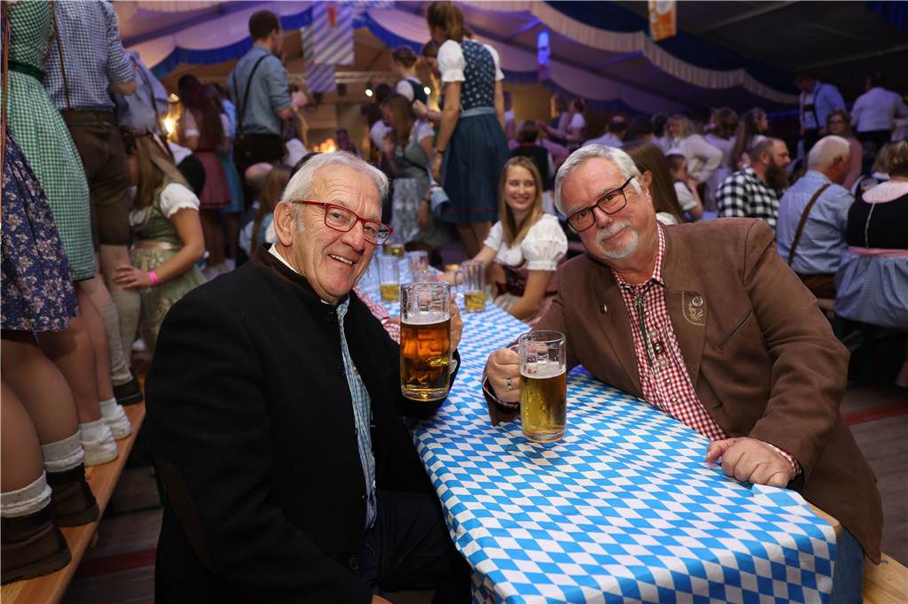 Oktoberfest: Hunderte Gäste feiern ausgelassen auf Schlingermanns Weide Eindrücke vom Ascheberger Oktoberfest am Samstag (12. Oktober).