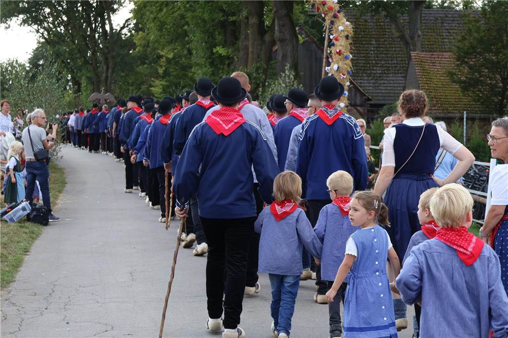 Eindrücke vom Aufmarsch der Trachtenschützengilde Üfte-Overbeck auf der Festwiese in Schermbeck