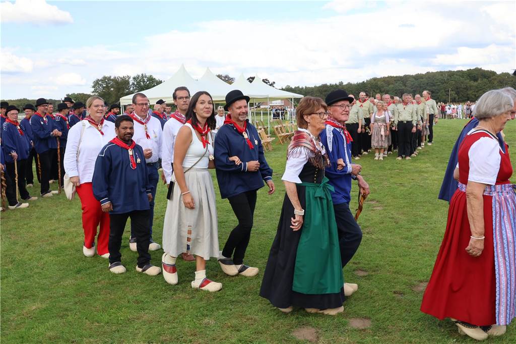 Eindrücke vom Aufmarsch der Trachtenschützengilde Üfte-Overbeck auf der Festwiese in Schermbeck