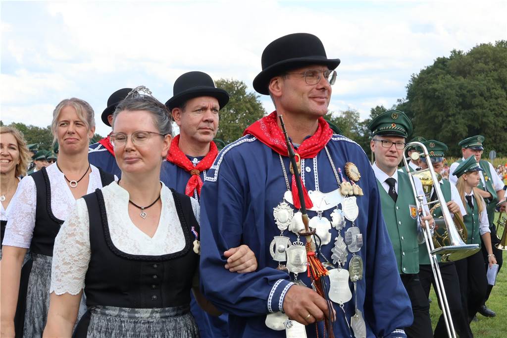 Eindrücke vom Aufmarsch der Trachtenschützengilde Üfte-Overbeck auf der Festwiese in Schermbeck