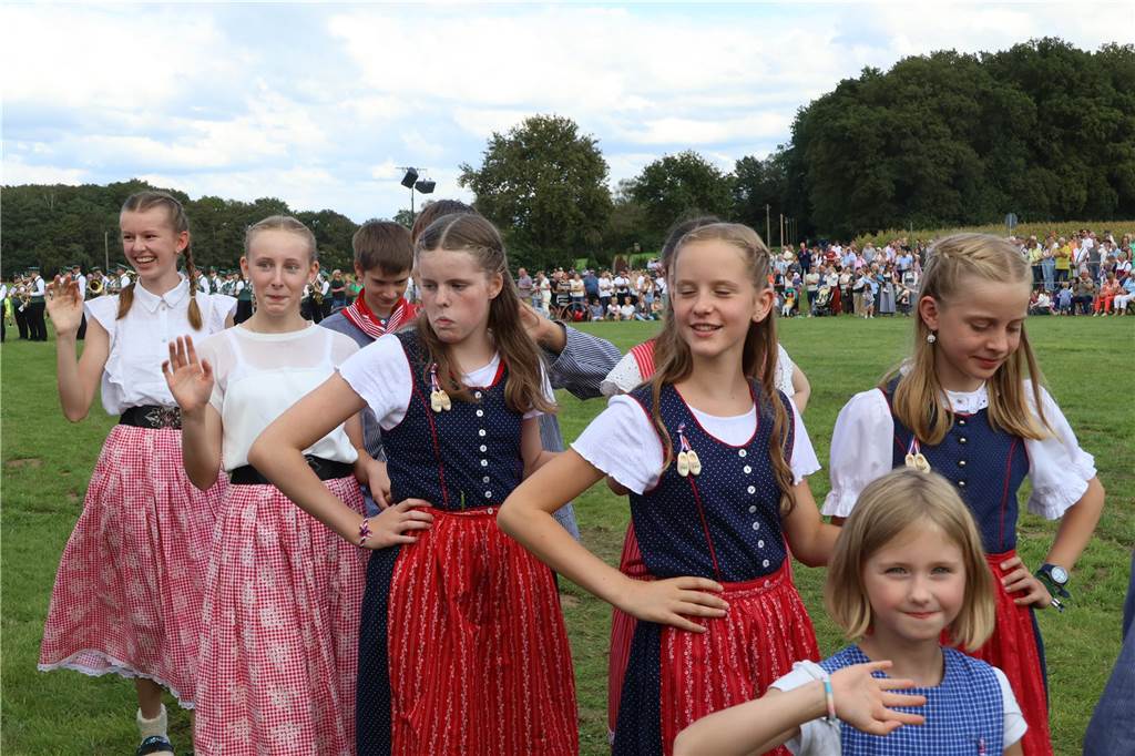 Eindrücke vom Aufmarsch der Trachtenschützengilde Üfte-Overbeck auf der Festwiese in Schermbeck