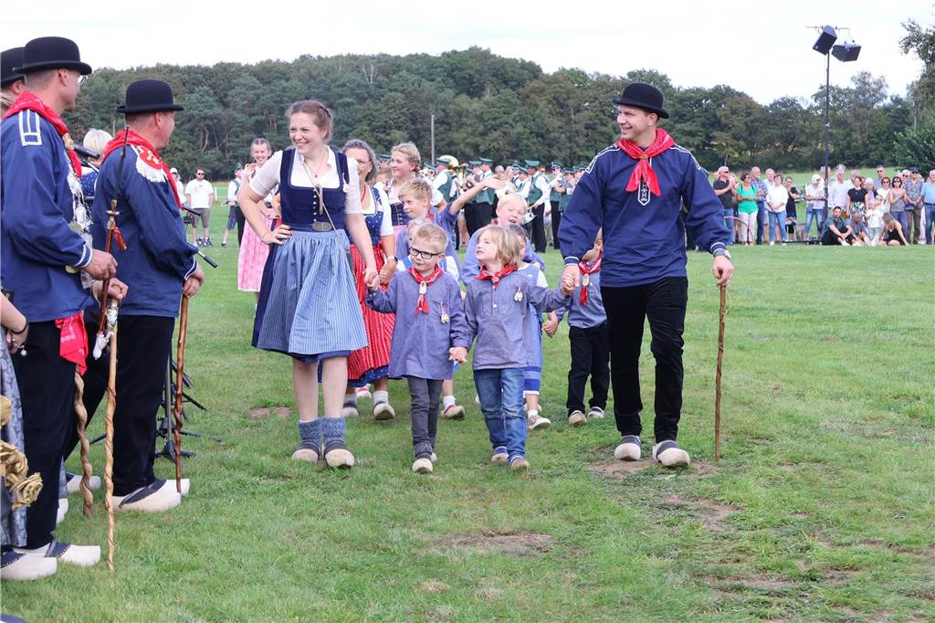 Eindrücke vom Aufmarsch der Trachtenschützengilde Üfte-Overbeck auf der Festwiese in Schermbeck