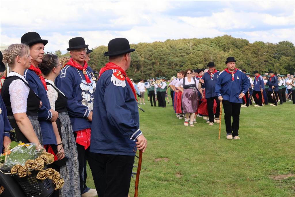 Eindrücke vom Aufmarsch der Trachtenschützengilde Üfte-Overbeck auf der Festwiese in Schermbeck