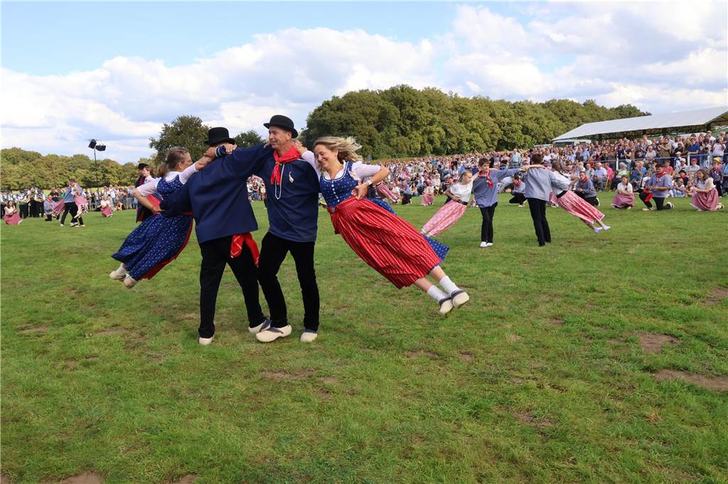 Eindrücke vom Aufmarsch der Trachtenschützengilde Üfte-Overbeck auf der Festwiese in Schermbeck