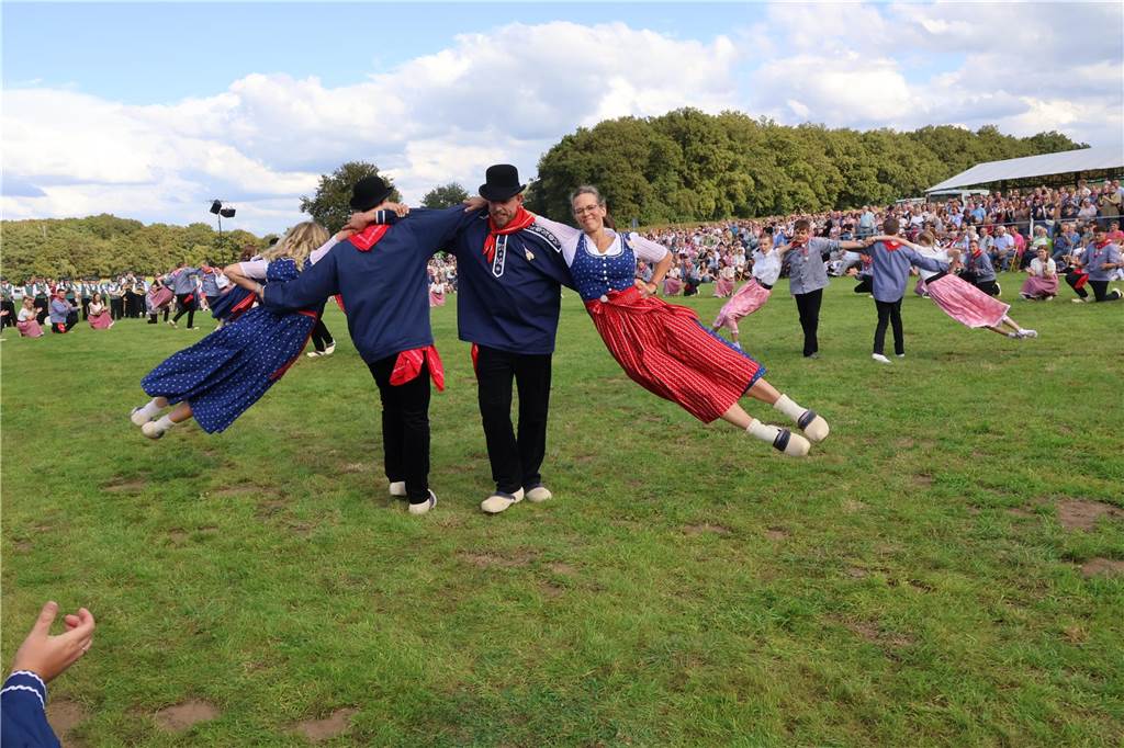 Eindrücke vom Aufmarsch der Trachtenschützengilde Üfte-Overbeck auf der Festwiese in Schermbeck